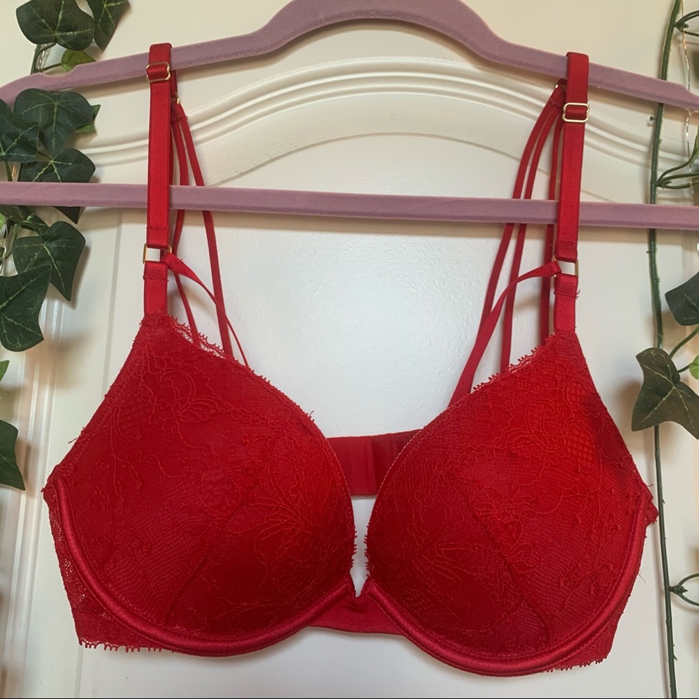 Red Victoria’s Secret Push-up Bra Strappy